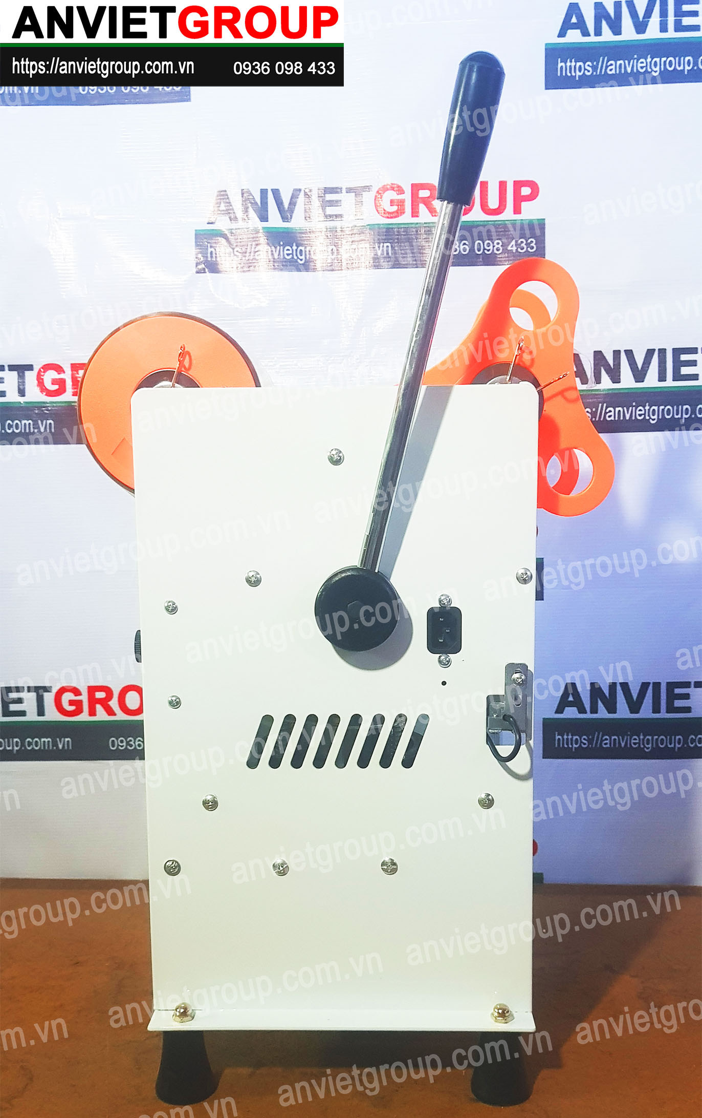 Máy dán ép dập đậy nắp miệng ly cốc bán bán tự động cuộn màng Eton B9 Máy dán ép dập đậy nắp miệng ly cốc bán bán tự động cuộn màng Eton B9