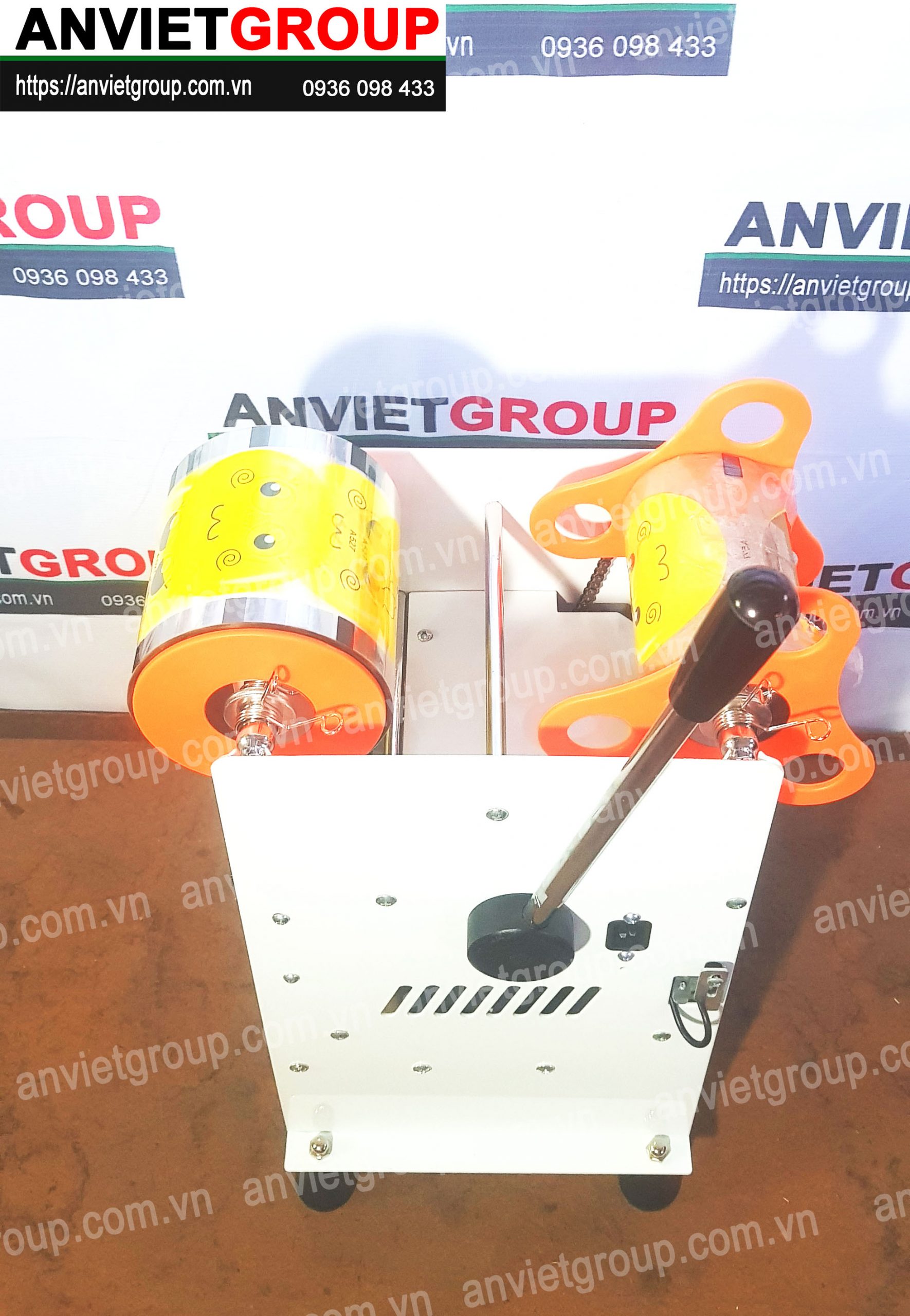 Máy dán ép dập đậy nắp miệng ly cốc bán bán tự động cuộn màng Eton B9 Máy dán ép dập đậy nắp miệng ly cốc bán bán tự động cuộn màng Eton B9